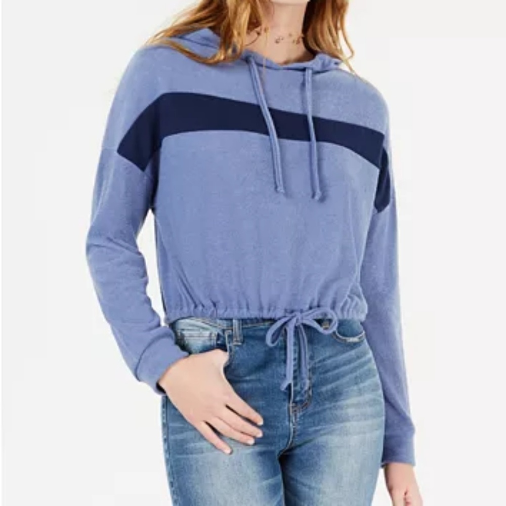 Polly & Esther

Juniors' Chest-Stripe Hoodie